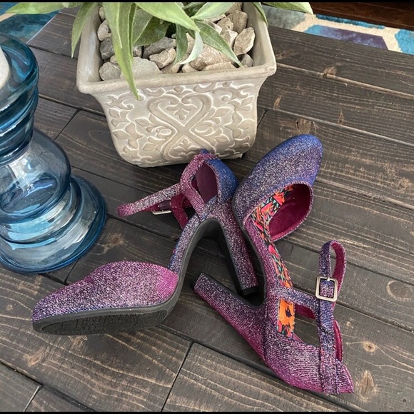 NEW Rocket Dog Purple Ankle Strap Heels - Picture 2 of 8